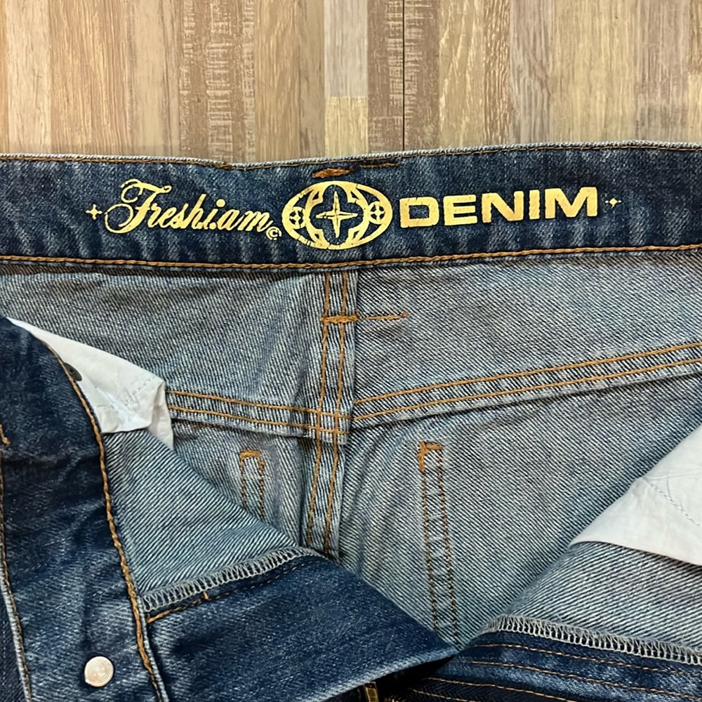 Men’s jeans size 30 in good condition.